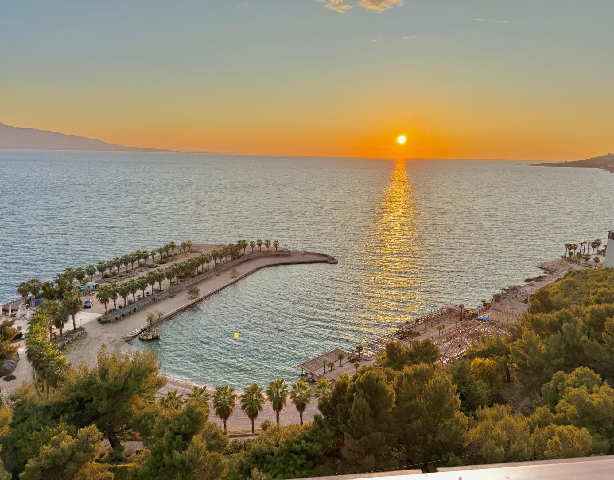 Helia Seaside Hotel ساراندا المظهر الخارجي الصورة