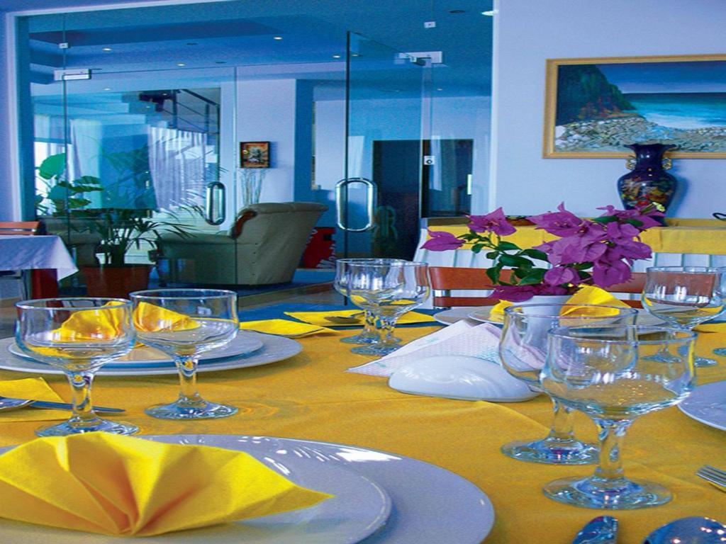 Helia Seaside Hotel ساراندا المظهر الخارجي الصورة