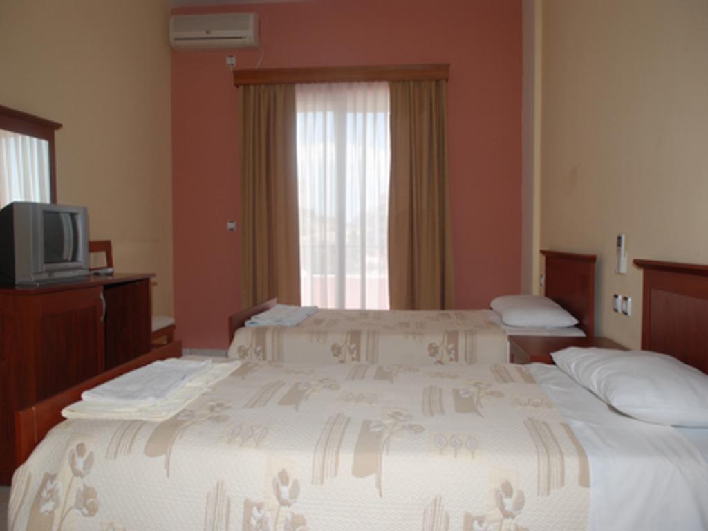 Helia Seaside Hotel ساراندا الغرفة الصورة